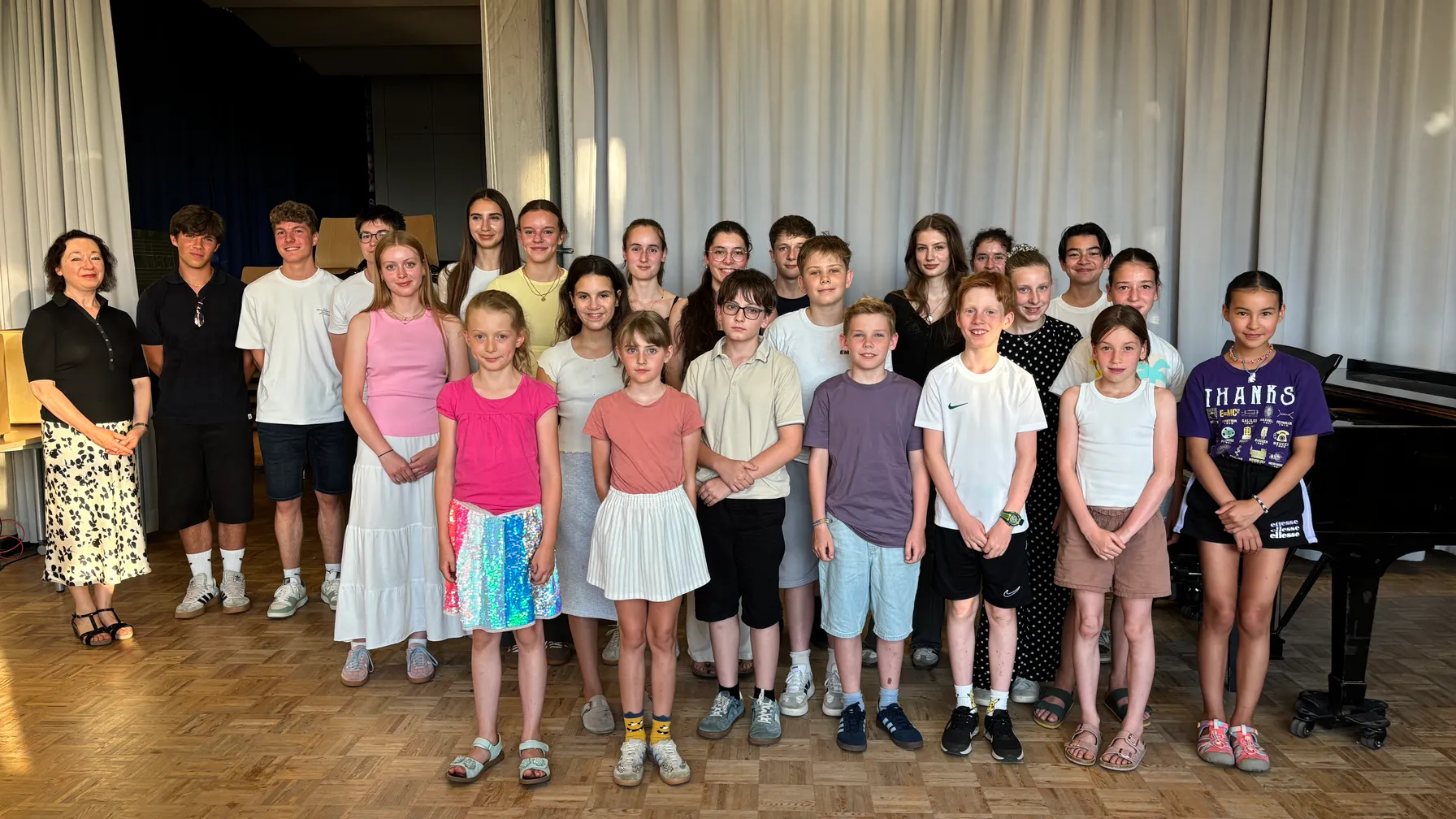 Schülerinnen und Schüler der Klavierklasse von Lehrerin Elena Becker-Schramm (Foto: Susanne Klingele)